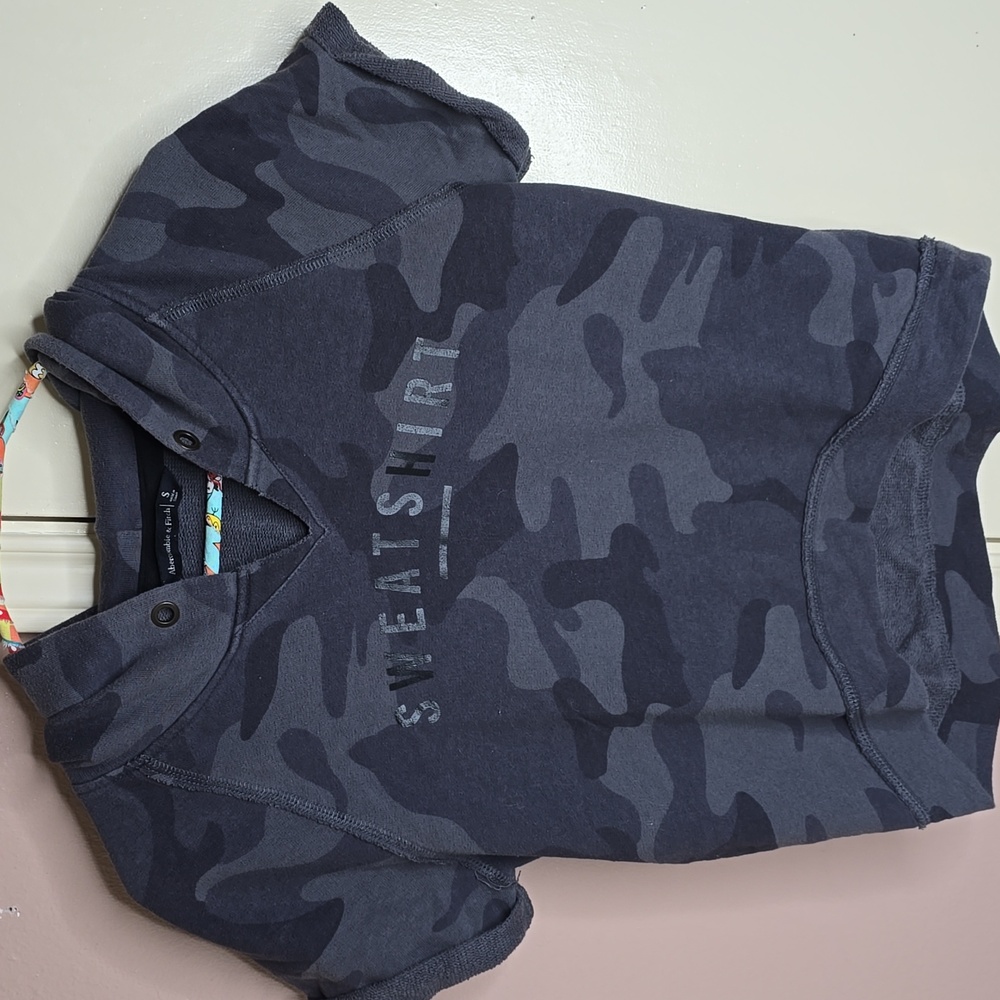 Abercrombie & Fitch Hoodie Gray Camouflage Cropped Shortsleeve Sweatshirt